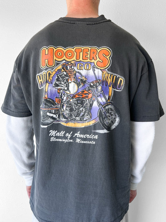 90’s Hooters Motorcycle Shirt - XL